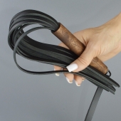 Черная кожаная плеть с деревянной рукоятью - 44 см. - Sitabella - купить с доставкой в Новокузнецке Черная кожаная плеть с деревянной рукоятью - 44 см. - Sitabella - купить с доставкой в Новокузнецке