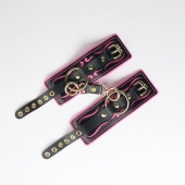 Черные кожаные наручники с розовой строчкой - Crazy Handmade - купить с доставкой в Новокузнецке Черные кожаные наручники с розовой строчкой - Crazy Handmade - купить с доставкой в Новокузнецке