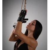 Черные высокие кожаные наручники для подвешивания - Crazy Handmade - купить с доставкой в Новокузнецке Черные высокие кожаные наручники для подвешивания - Crazy Handmade - купить с доставкой в Новокузнецке