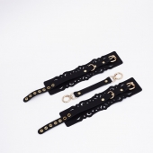 Черный кожаные оковы с узорами и золотистой фурнитурой - Crazy Handmade - купить с доставкой в Новокузнецке Черный кожаные оковы с узорами и золотистой фурнитурой - Crazy Handmade - купить с доставкой в Новокузнецке