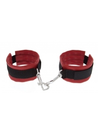 Красно-чёрные полиуретановые наручники Luxurious Handcuffs - Blush Novelties - купить с доставкой в Новокузнецке