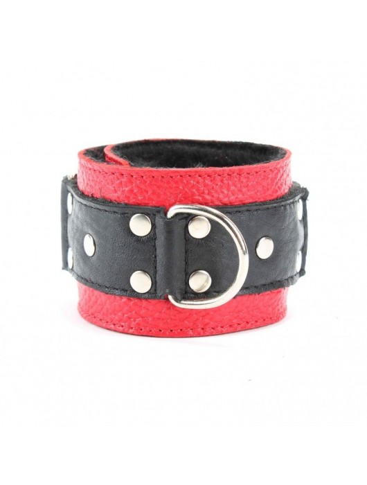 Красно-чёрные кожаные наручники с меховым подкладом - БДСМ Арсенал - купить с доставкой в Новокузнецке