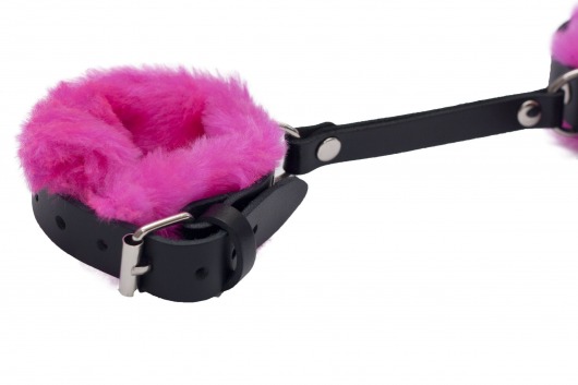 Черные базовые наручники из кожи с розовой опушкой - Лунный свет - купить с доставкой в Новокузнецке